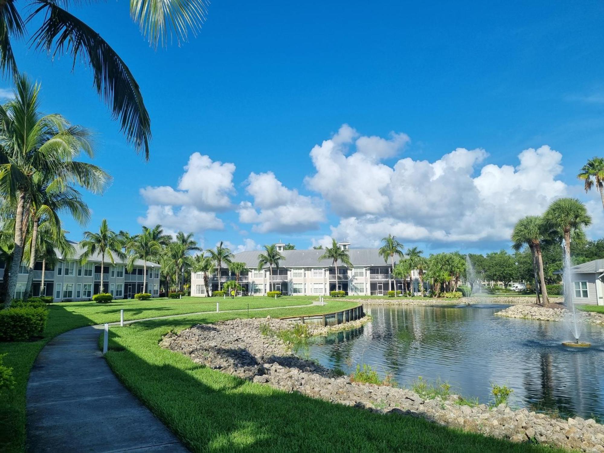 Stunning 2-Bedroom Plus Den Condo In Greenlinks Resort Naples Exterior foto