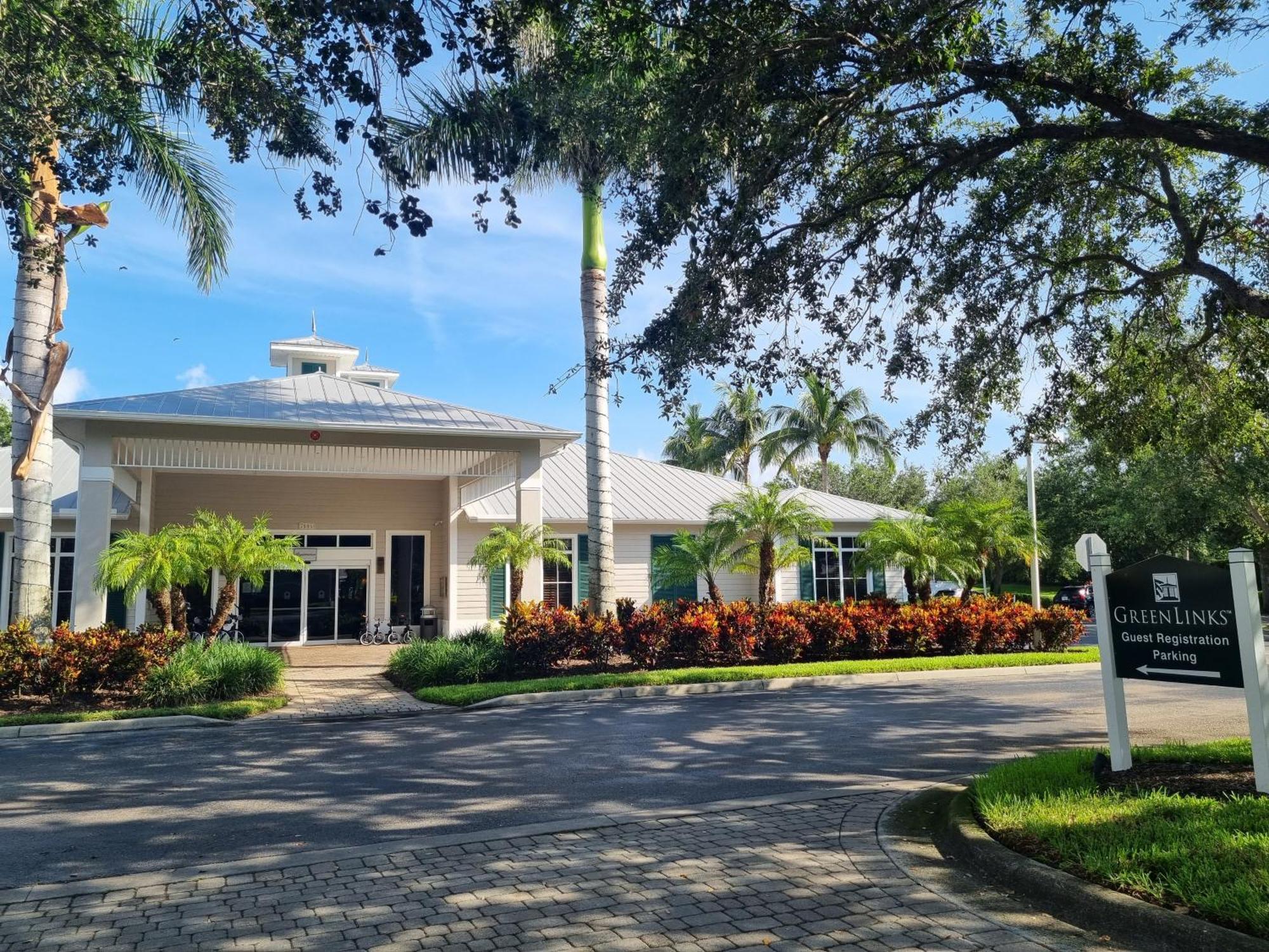 Stunning 2-Bedroom Plus Den Condo In Greenlinks Resort Naples Exterior foto