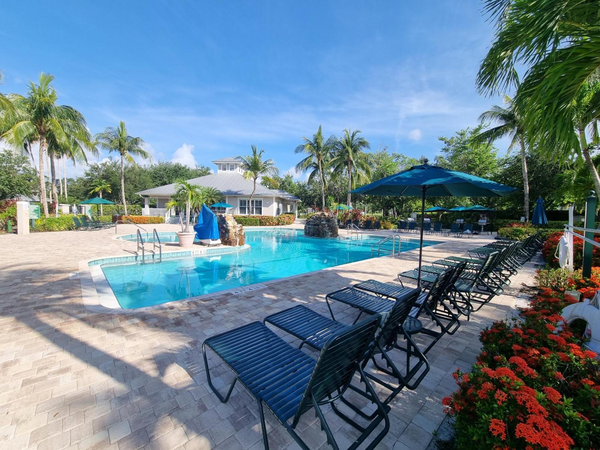 Stunning 2-Bedroom Plus Den Condo In Greenlinks Resort Naples Exterior foto