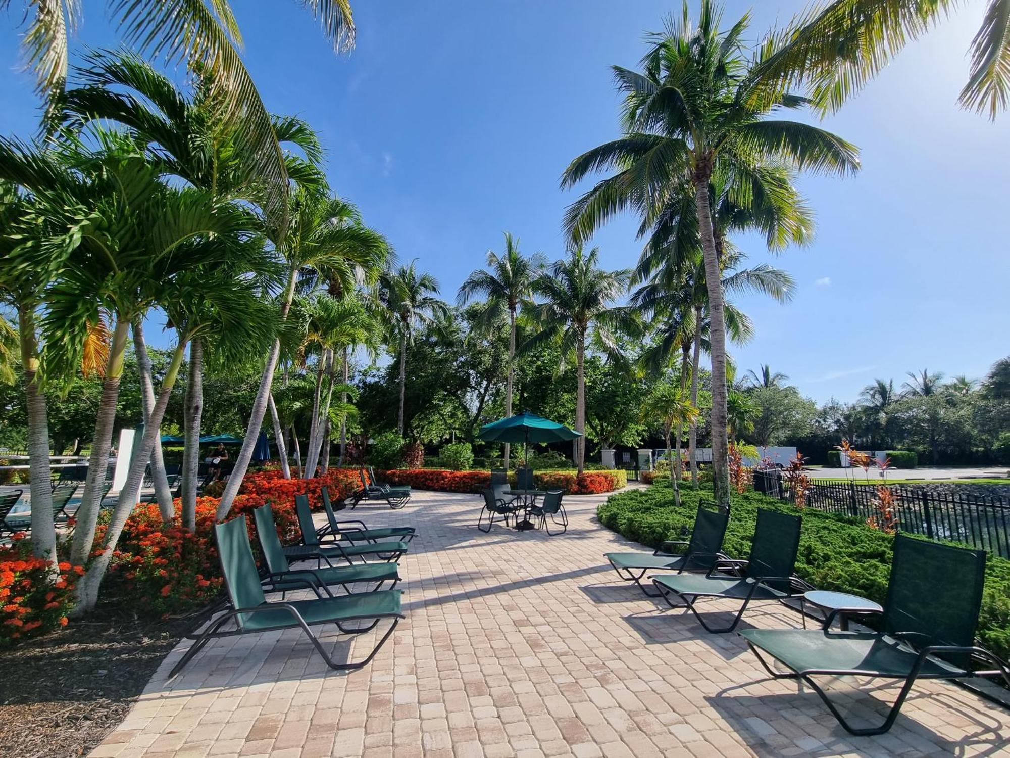 Stunning 2-Bedroom Plus Den Condo In Greenlinks Resort Naples Exterior foto