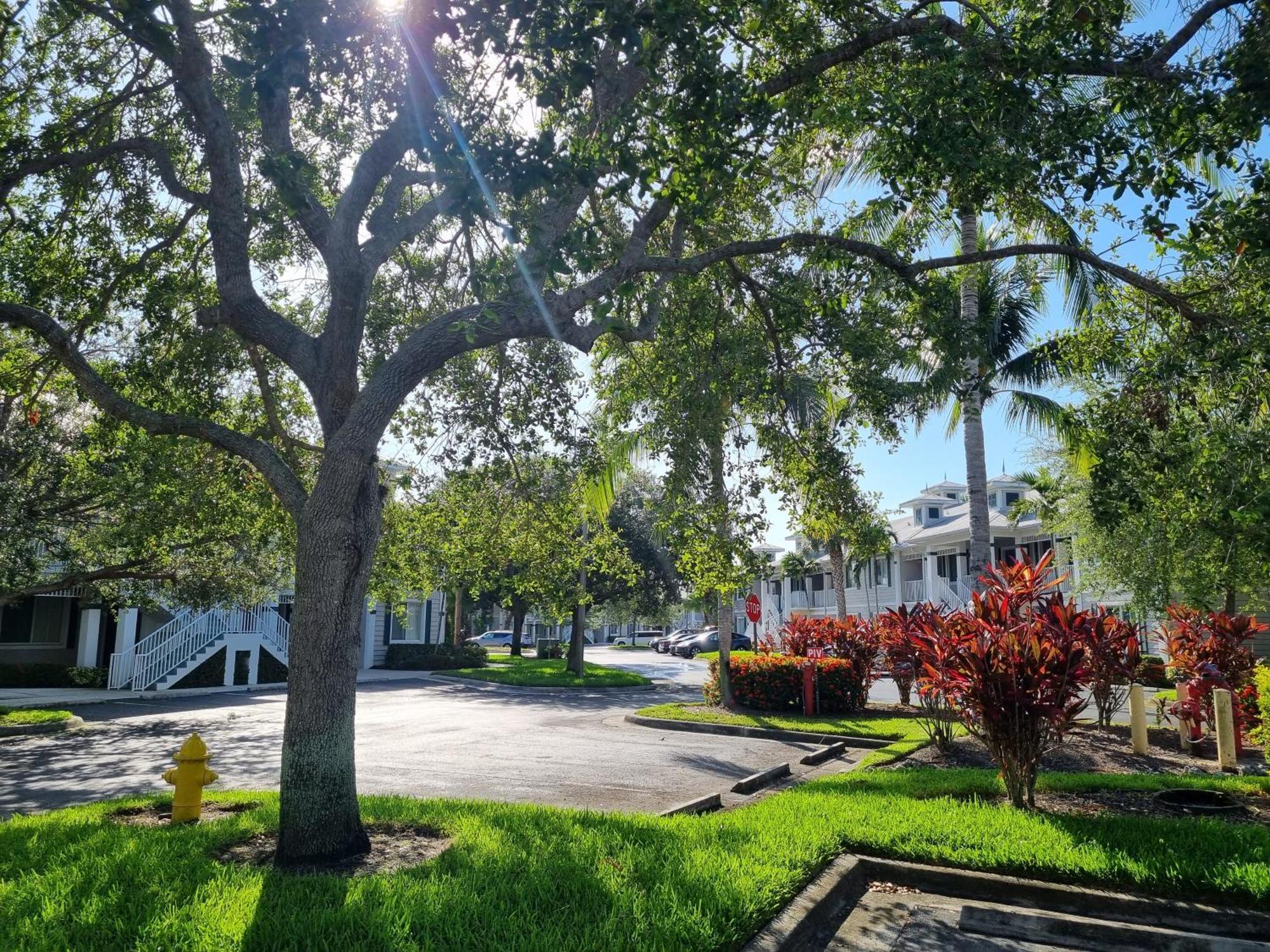 Stunning 2-Bedroom Plus Den Condo In Greenlinks Resort Naples Exterior foto