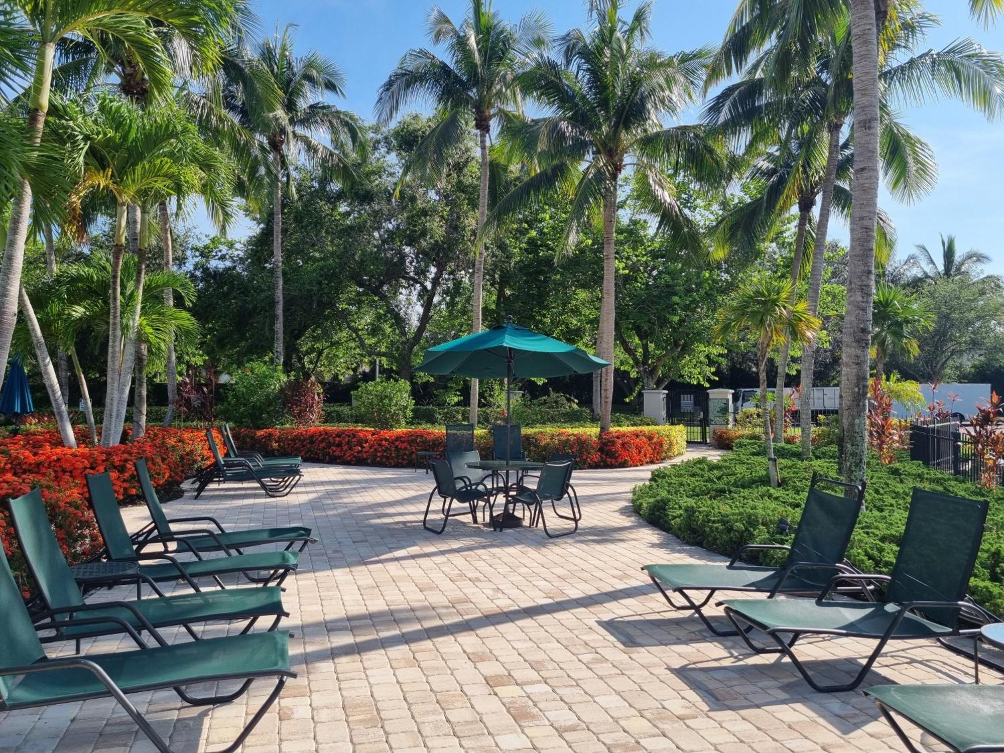 Stunning 2-Bedroom Plus Den Condo In Greenlinks Resort Naples Exterior foto