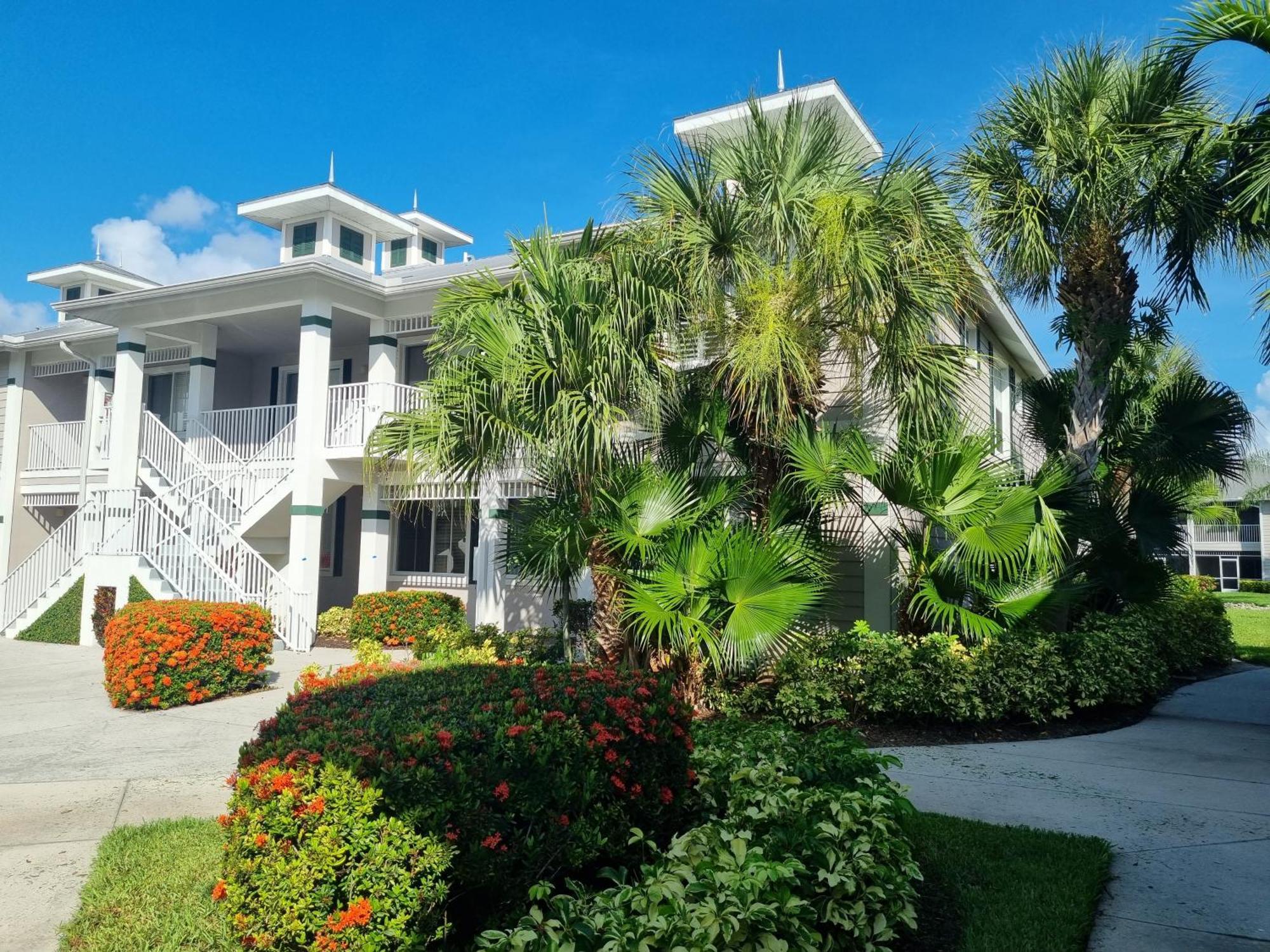 Stunning 2-Bedroom Plus Den Condo In Greenlinks Resort Naples Exterior foto