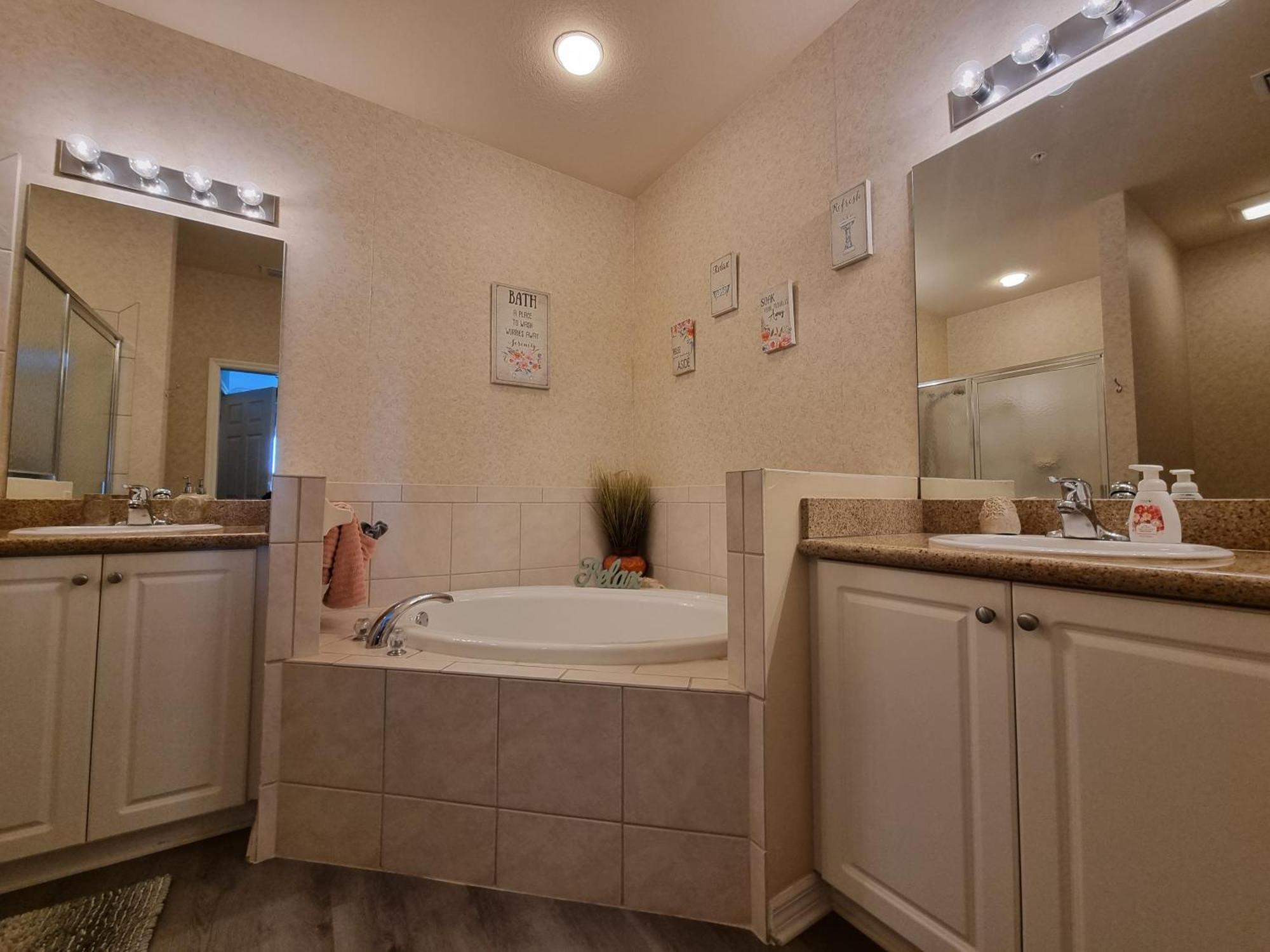 Stunning 2-Bedroom Plus Den Condo In Greenlinks Resort Naples Exterior foto